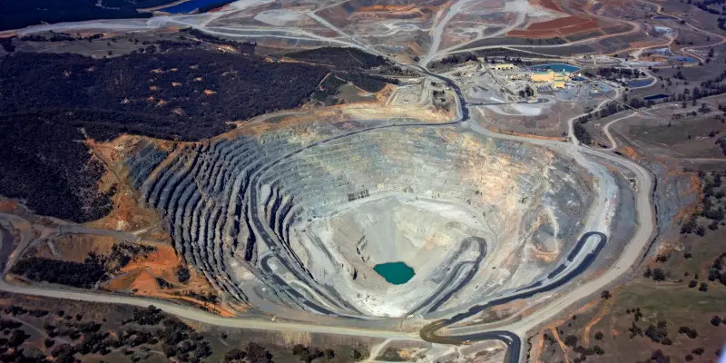 Optimizing Efficiency and Safety in Open Pit Mining